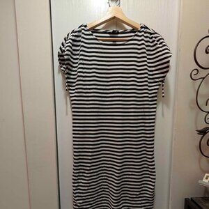 RW&CO  Tshirt dress with ruched shoulders black and white  stripes Medium